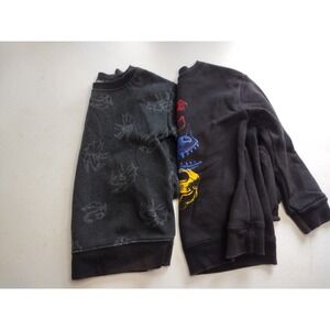 Boysโ dinosaur sweatshirt lot size 3t